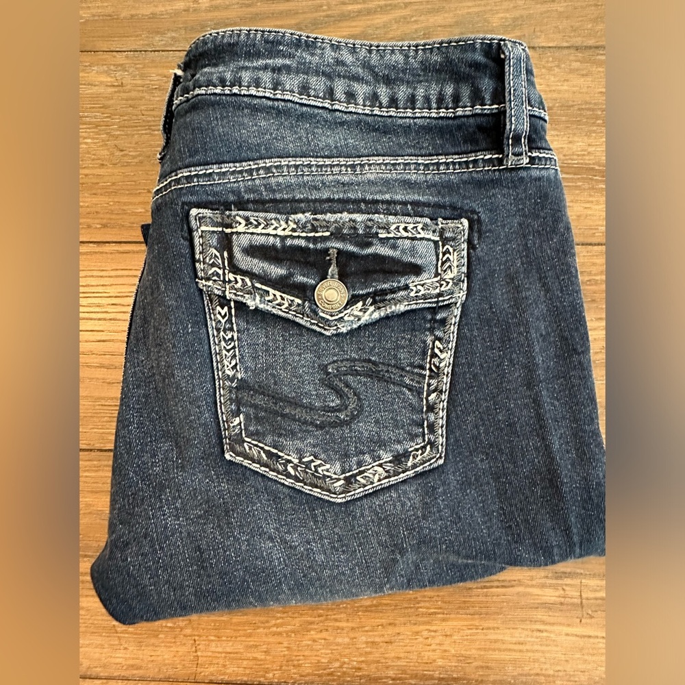 Silver Suki Slim Bootcut Jeans Size 29x31 Inseam 29 1/2 Waist Across 15 1/2 inch